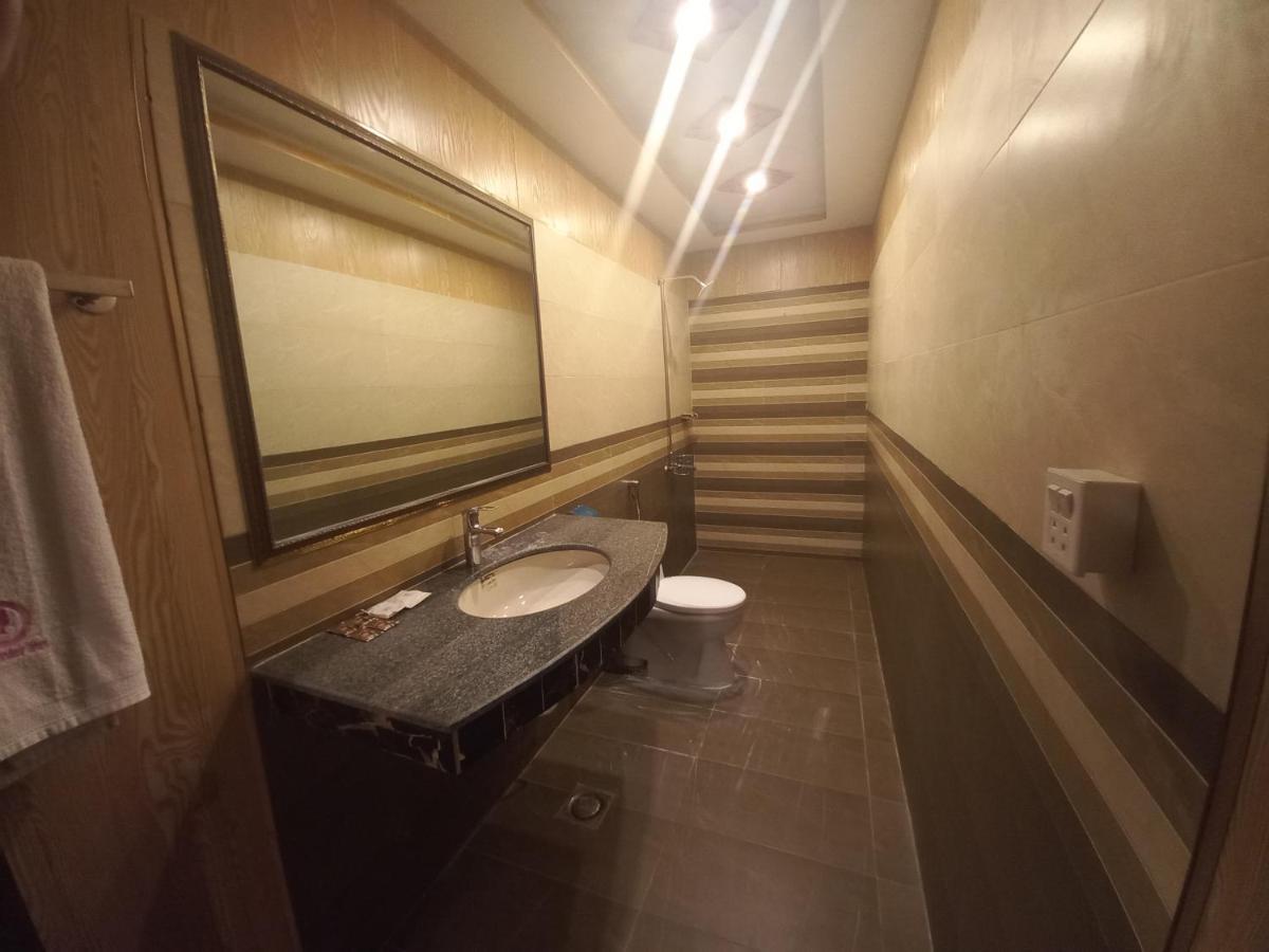 Hotel Premier Inn Johar Town Lahore Eksteriør bilde
