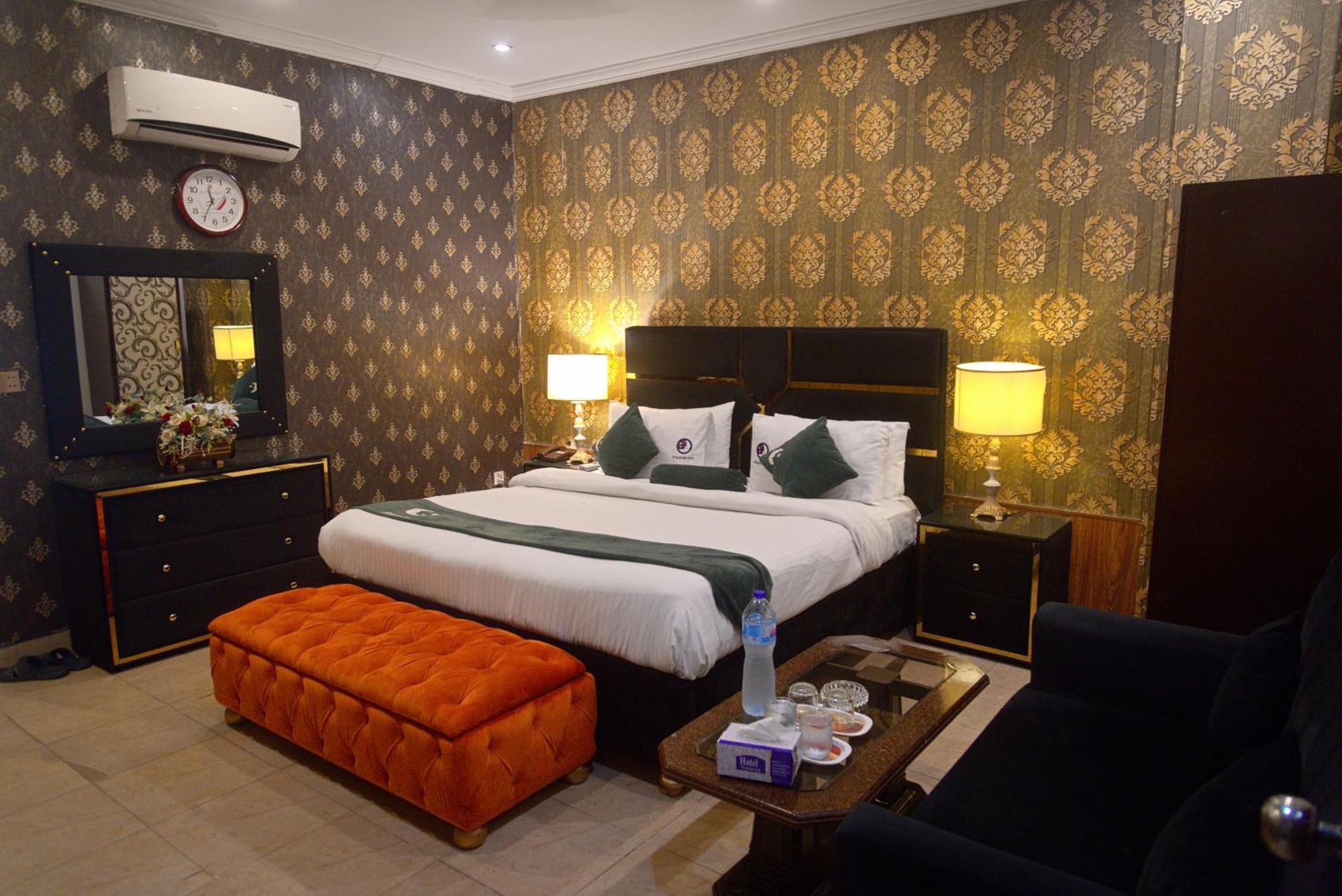 Hotel Premier Inn Johar Town Lahore Eksteriør bilde