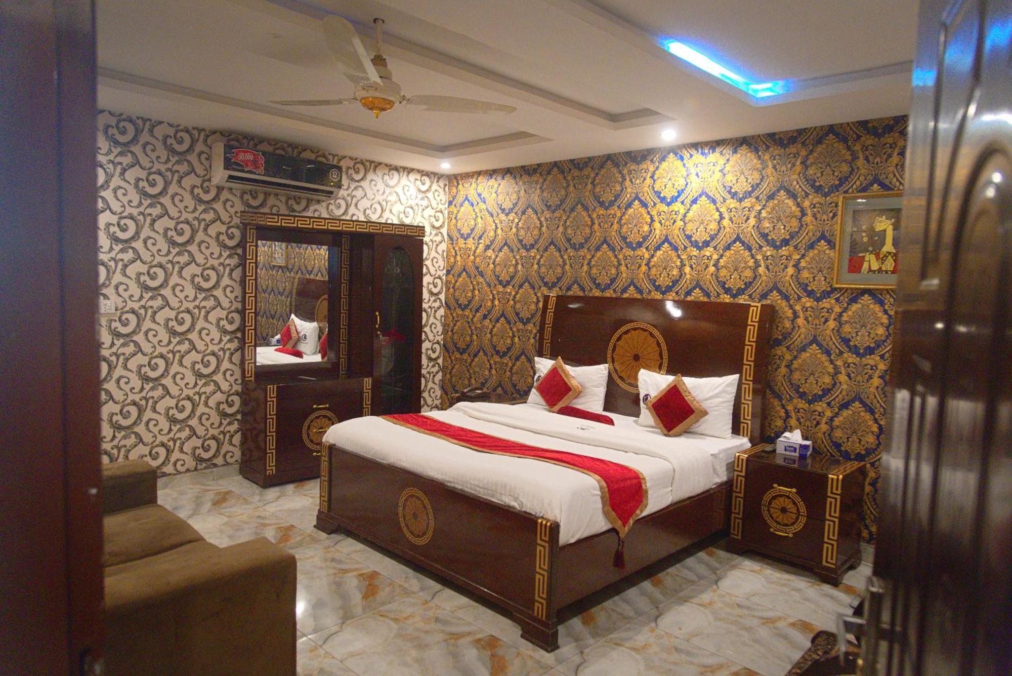 Hotel Premier Inn Johar Town Lahore Eksteriør bilde