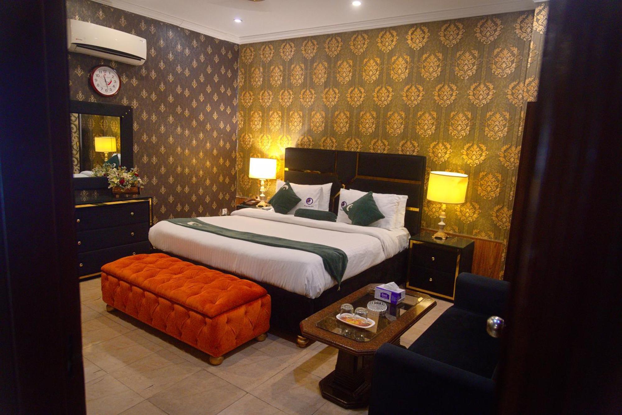 Hotel Premier Inn Johar Town Lahore Eksteriør bilde