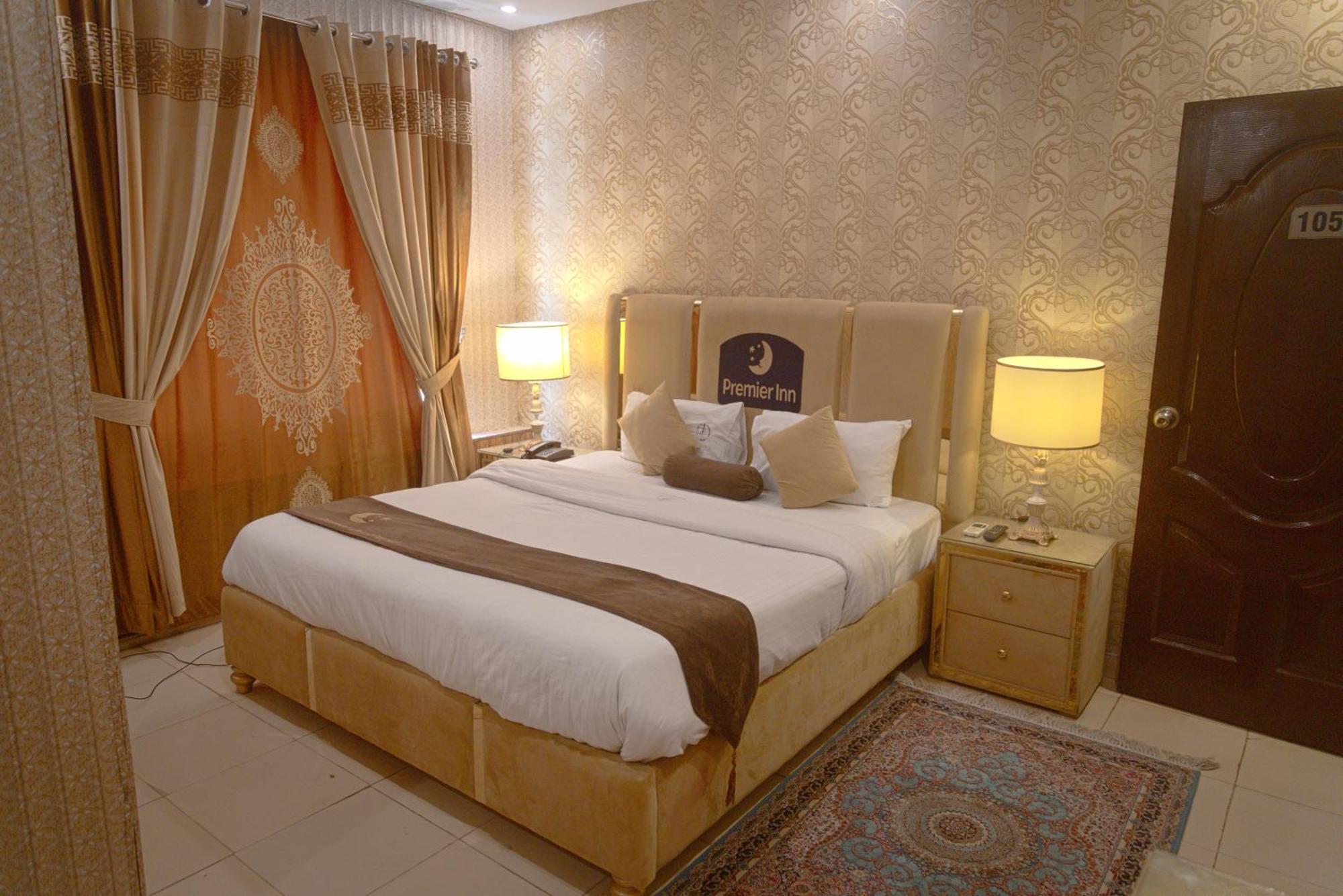 Hotel Premier Inn Johar Town Lahore Eksteriør bilde