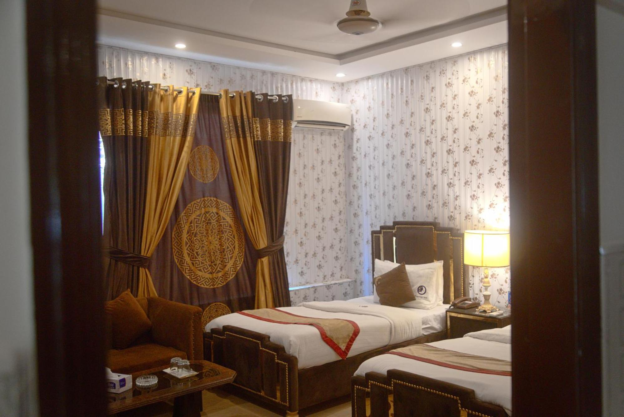Hotel Premier Inn Johar Town Lahore Eksteriør bilde
