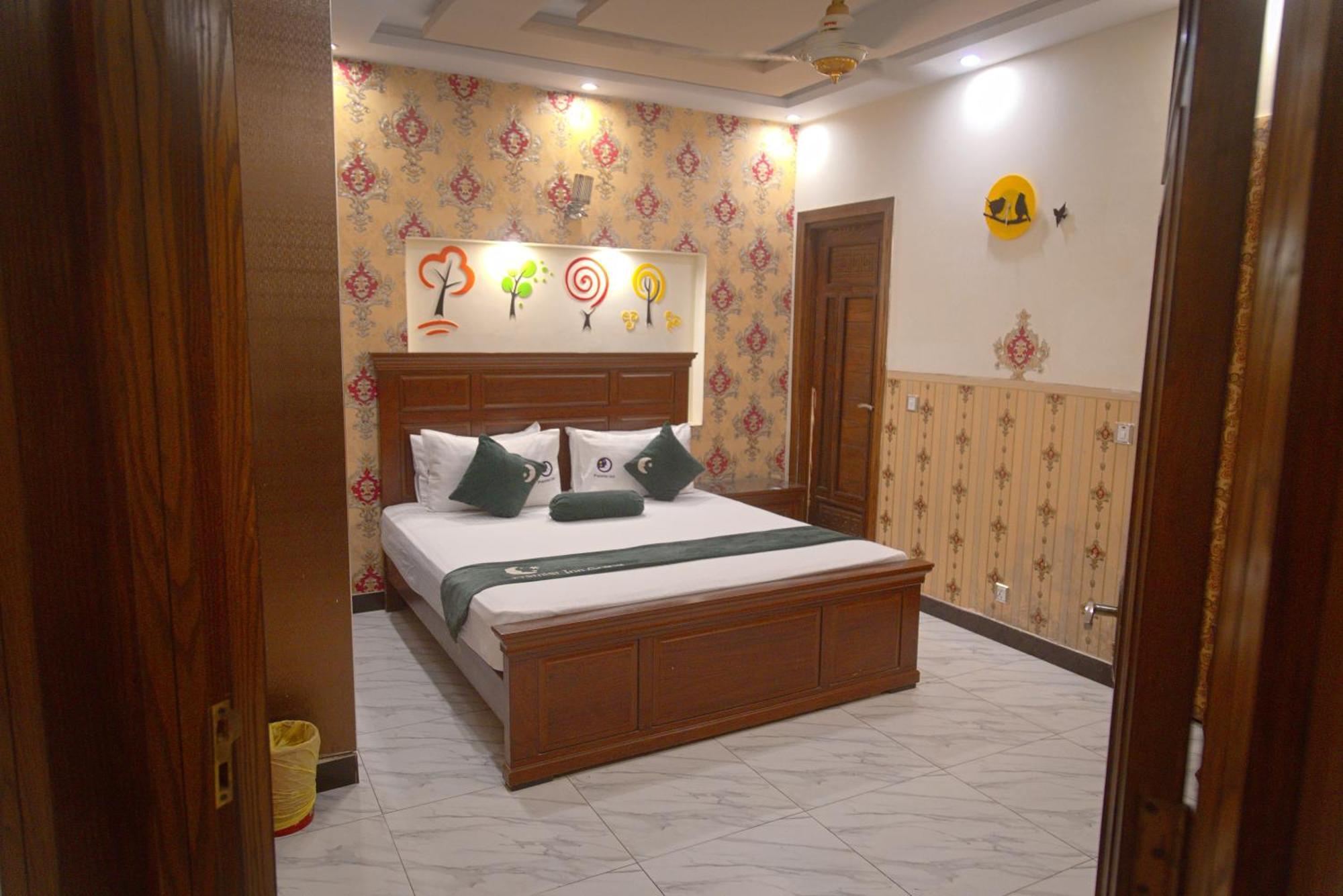 Hotel Premier Inn Johar Town Lahore Eksteriør bilde