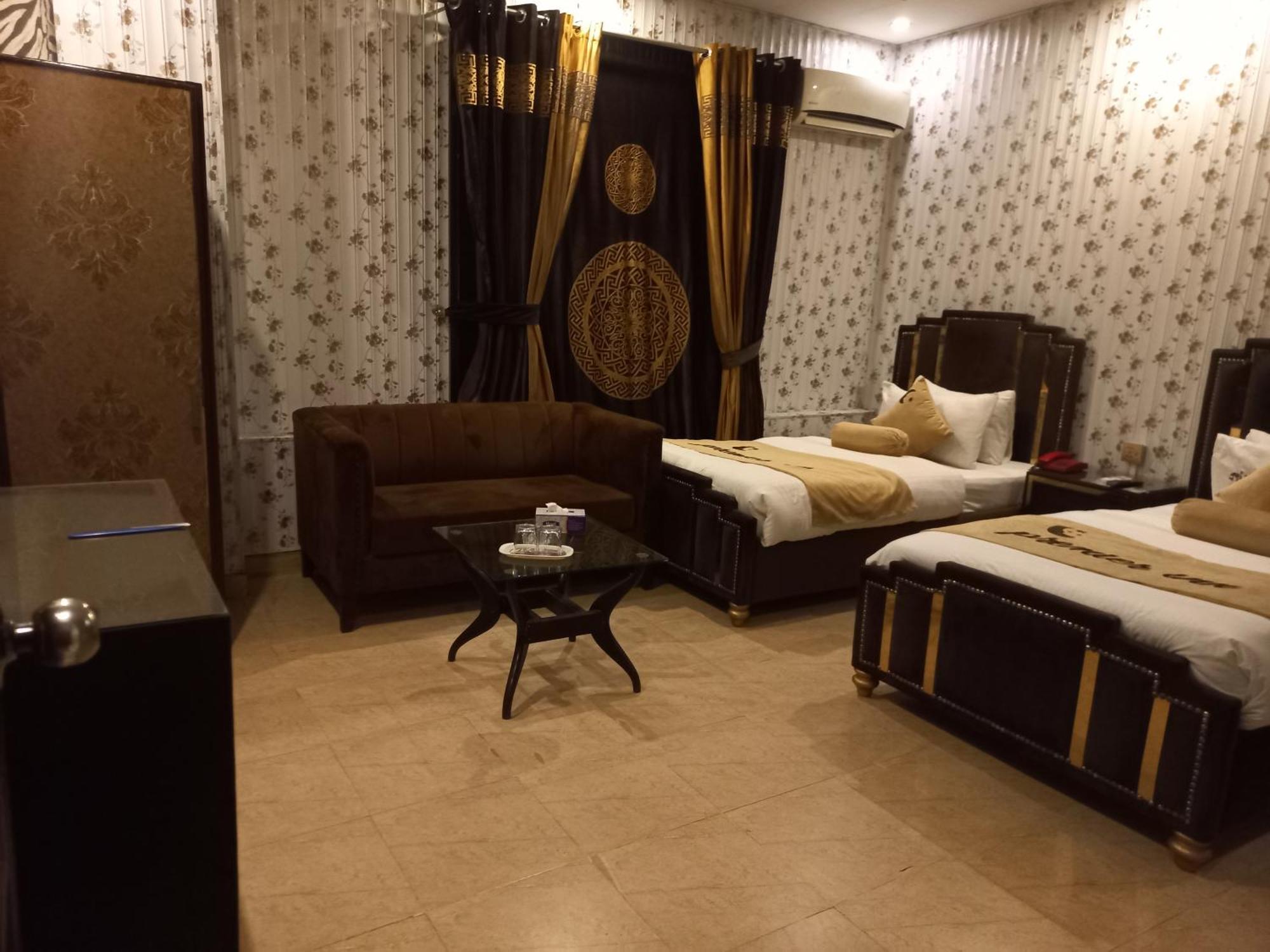 Hotel Premier Inn Johar Town Lahore Eksteriør bilde