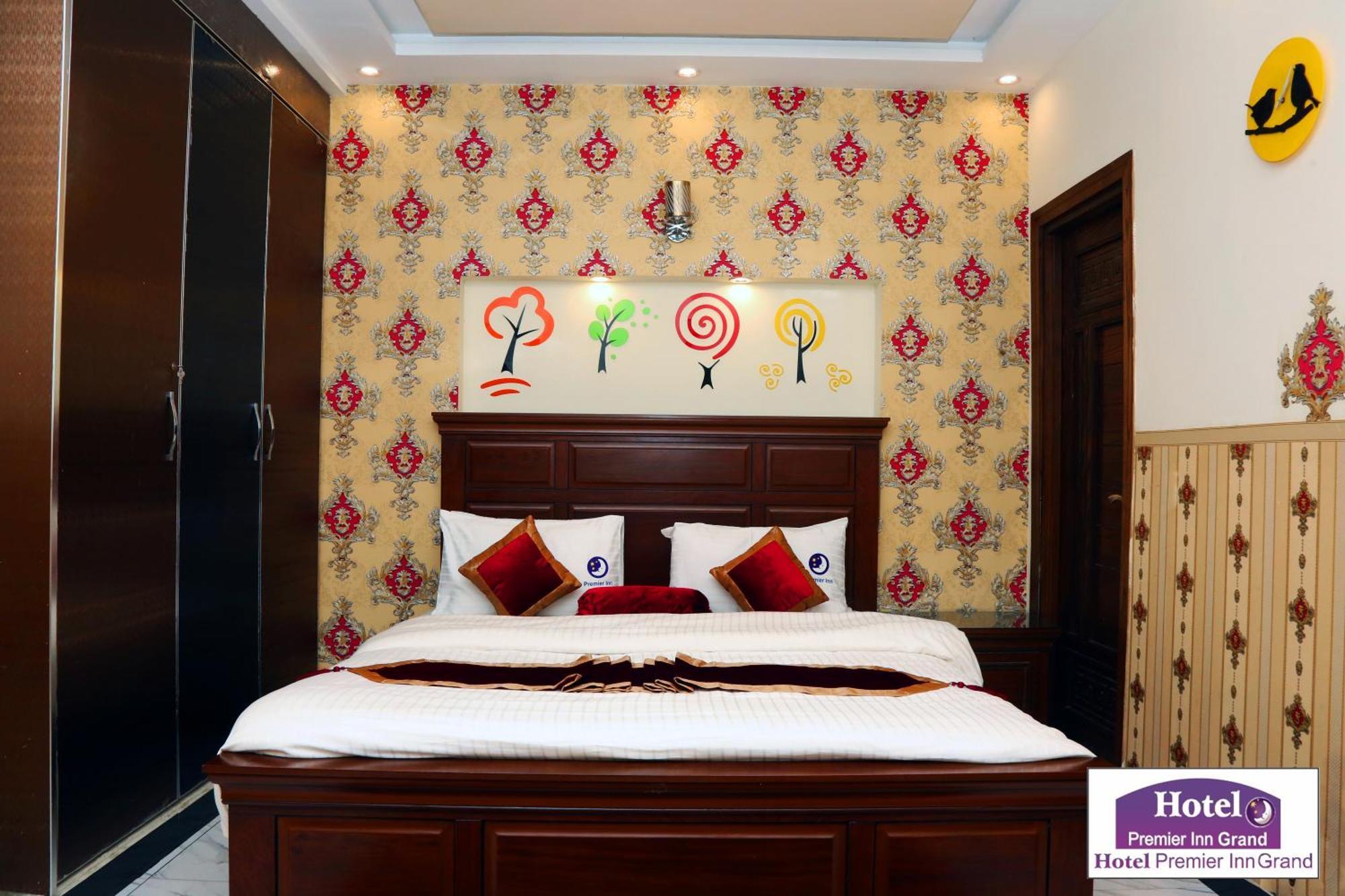 Hotel Premier Inn Johar Town Lahore Eksteriør bilde