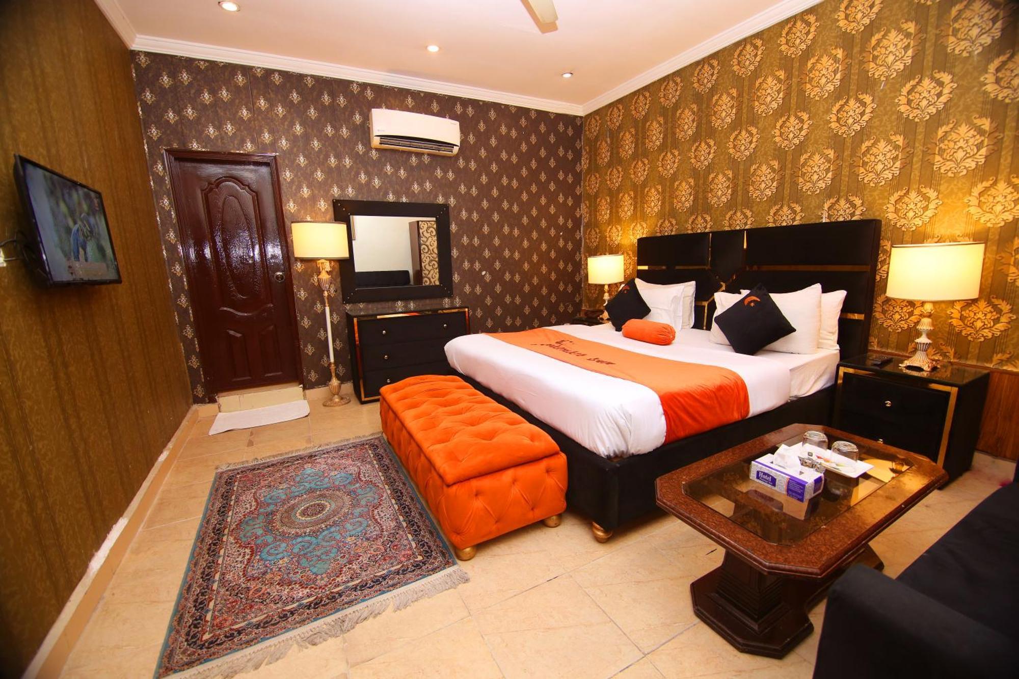 Hotel Premier Inn Johar Town Lahore Eksteriør bilde