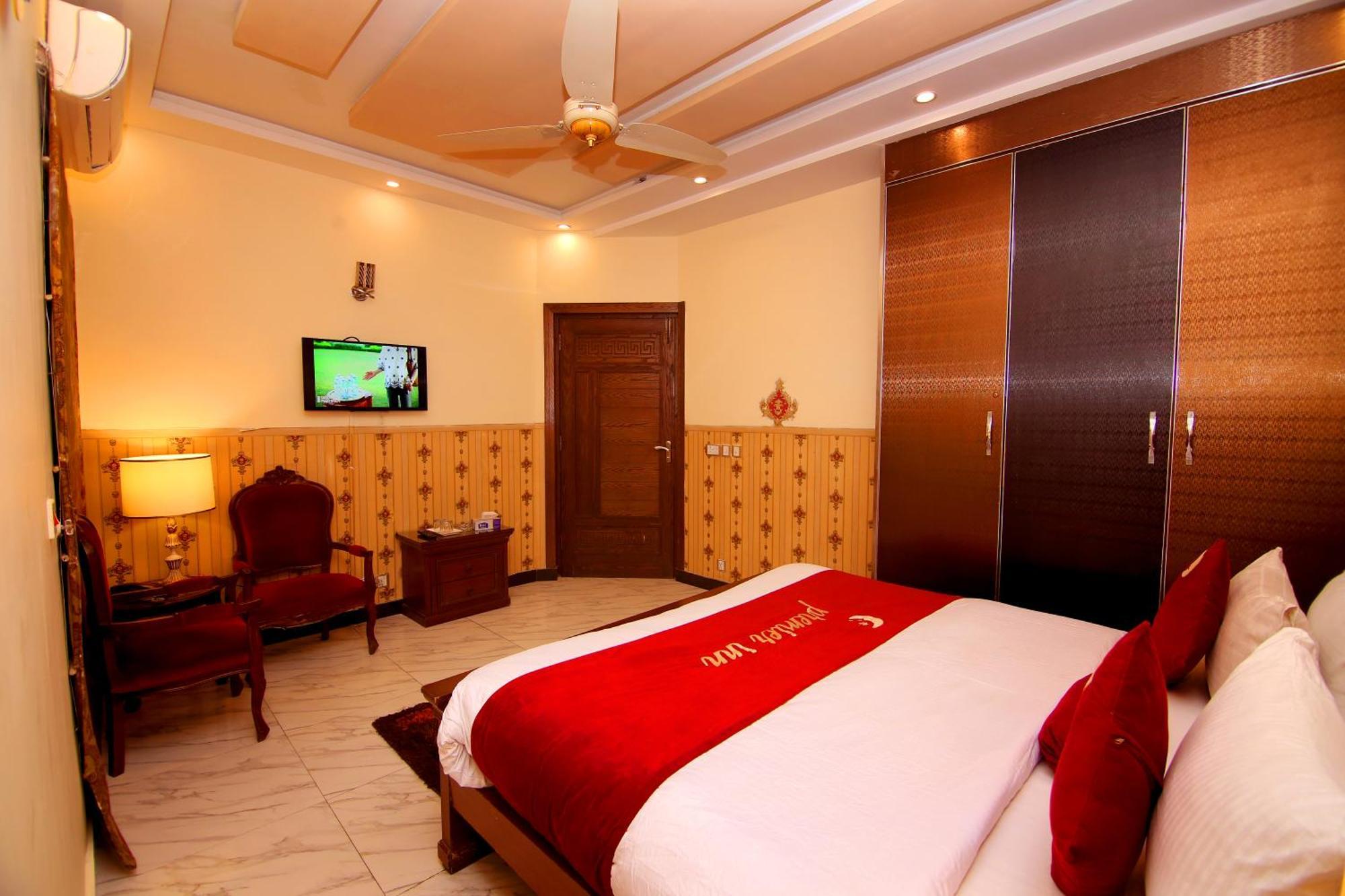 Hotel Premier Inn Johar Town Lahore Eksteriør bilde