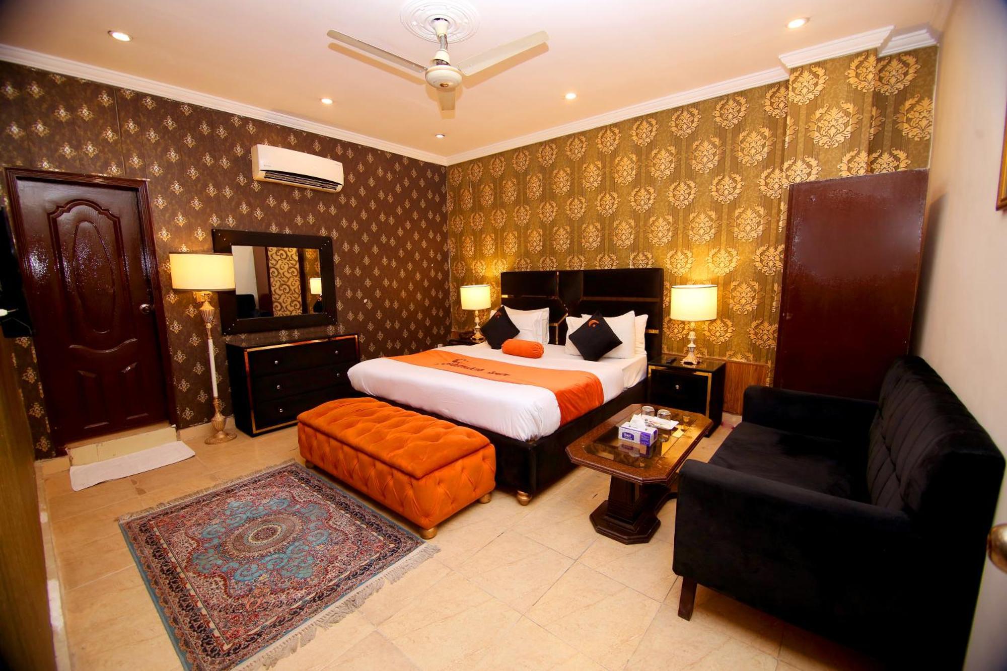 Hotel Premier Inn Johar Town Lahore Eksteriør bilde
