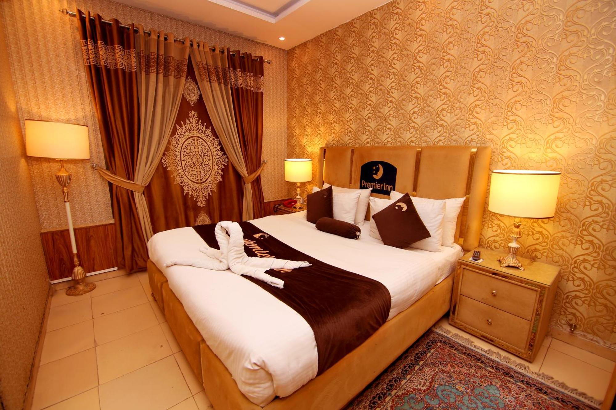 Hotel Premier Inn Johar Town Lahore Eksteriør bilde