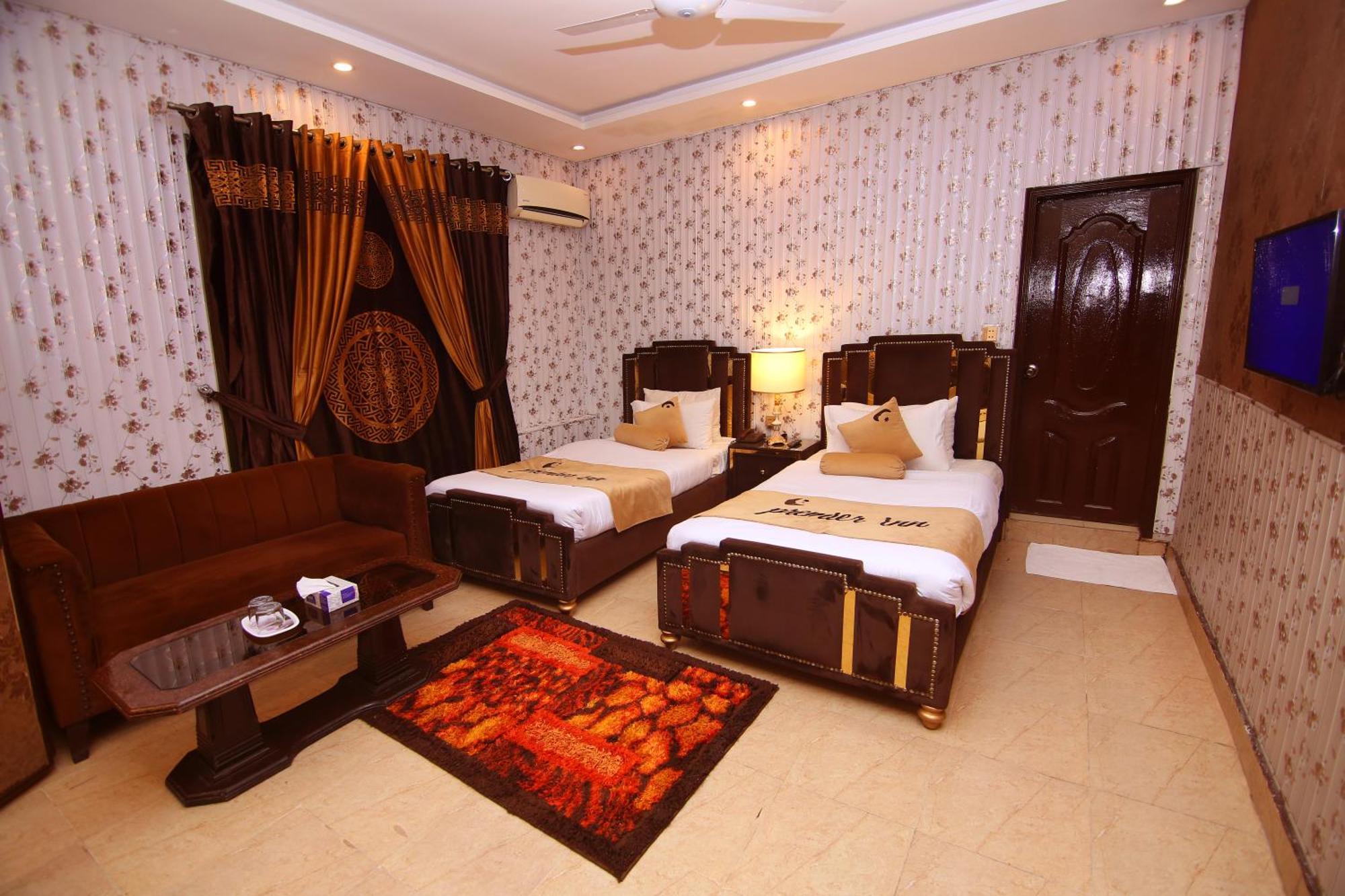 Hotel Premier Inn Johar Town Lahore Eksteriør bilde